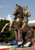 At Üstünde Atatürk Heykeli Fiyatları