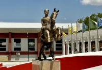 Kalpakli Atli Ataturk Heykeli