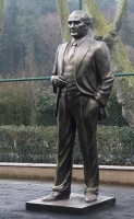 280 cm Sivil Kıyafetli Atatürk Heykeli