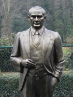 280 cm Sivil Kıyafetli Atatürk Heykeli