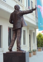 281 cm Kitap Atatürk Heykeli ( Ürün Kodu 10281)