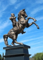 At Üstünde Atatürk Heykeli 350 cm