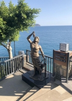 Tarihi Dionisos Heykeli