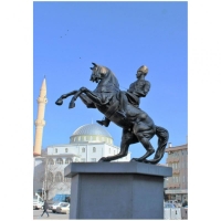 Cihanbeyli Belediyesi At Ustunde Ataturk Heykeli