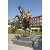 Manisa Emniyet Mudurlugu At Ustunde Ataturk Heykel